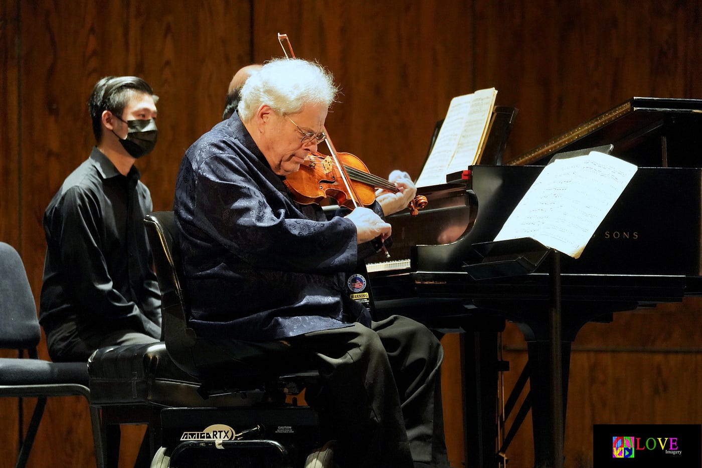 Itzhak Perlman performing live on stage